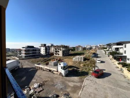 Luxuriöse Und Moderne 1 1 Apartments In Seferihisar Çolakibrahimbey Nachbarschaft