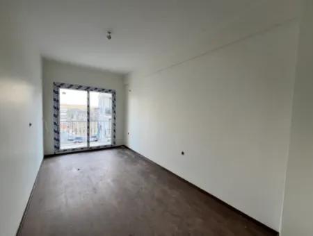 2 1 Moderne Und Geräumige Wohnung Im Bezirk Seferihisar Hidirlik!