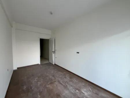 2 1 Moderne Und Geräumige Wohnung Im Bezirk Seferihisar Hidirlik!