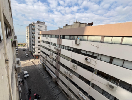 Möbliertes Eckbüro Im 6. Stock Zur Miete In Der Alsancak Kıbrıs Märtyrerstraße Mwst.