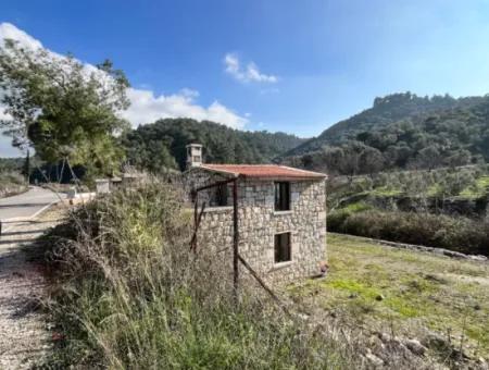 Steinhaus Und Olivenhain Auf 1800 M² Grundstück In Seferihisar Kavakdere