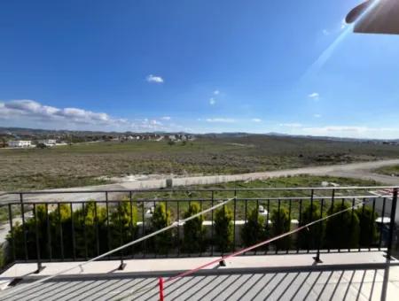 Luxusvilla Mit Freistehendem Pool Und Steinarchitektur In Der Nähe Des Meeres In Seferihisar Akarca