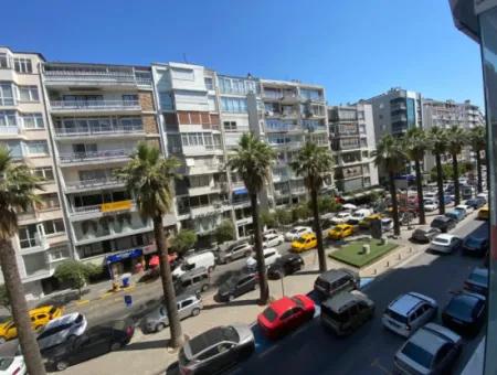 Beschilderung Wertvoller Mietimmobilien Am Alsancak Gündoğdu Platz