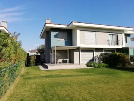 550M2 Luxus-Maisonette-Villa Mit Garten In Einem Komplex In Urla İçmeler