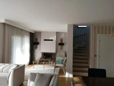 550M2 Luxus-Maisonette-Villa Mit Garten In Einem Komplex In Urla İçmeler