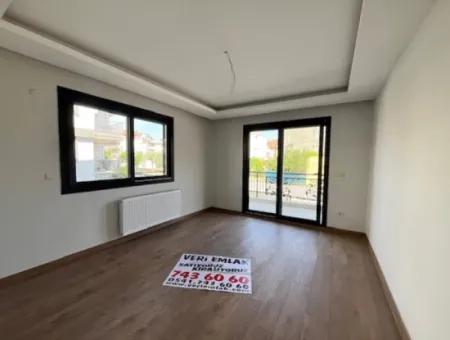 2 1 Brandneue Wohnung Zum Verkauf Mit Geschlossener Küche In Der Nähe Der Sığacık-Straße