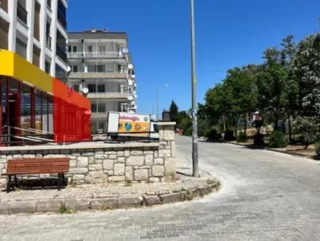 Seferihisar - 300M2 Geschäft Zum Verkauf In Der Izmir-Straße Mit Firmenmieter