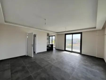 Freistehende 3 1.160M2 Neue Villa In Seferihisar Akarca