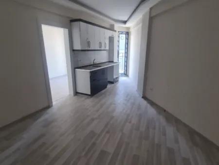 Brandneue 1 1 Wohnung Im Stadtteil Seferihisar Merkez Turabiye