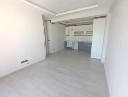 Im Zentrum Von Seferihisar, 2 1, Brandneue Wohnung Mit Balkon!