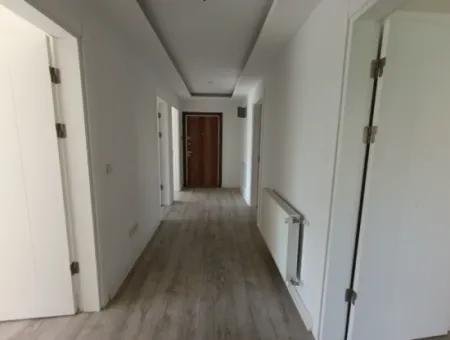 Einzigartige Wohnung An Der Straße Seferihisar - Kusadasi!