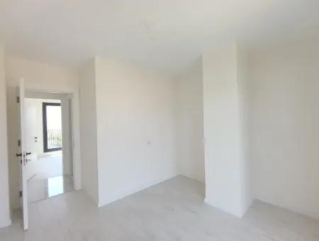 3 In 1 Maisonette-Villa Zum Verkauf In Seferihisar Akarca, 100 M Zum Meer, Mit Großem Garten