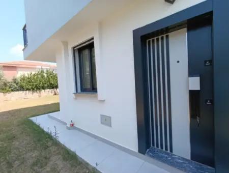 3 In 1 Maisonette-Villa Zum Verkauf In Seferihisar Akarca, 100 M Zum Meer, Mit Großem Garten