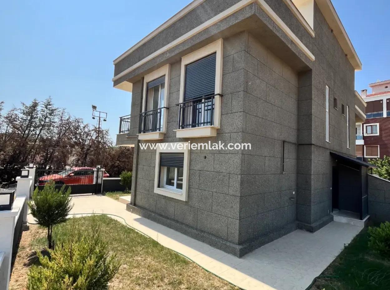 The Address Of Escape From The City! Brand New Villa With Large Garden And Corner Location - Çolakibrahimbey Mahallesi