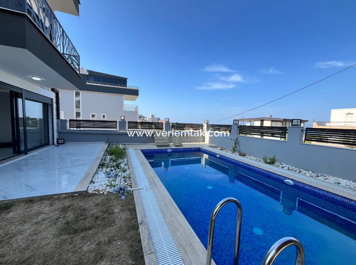 Corner Villa With Sea View And Detached Pool In Akarca Elmastaş