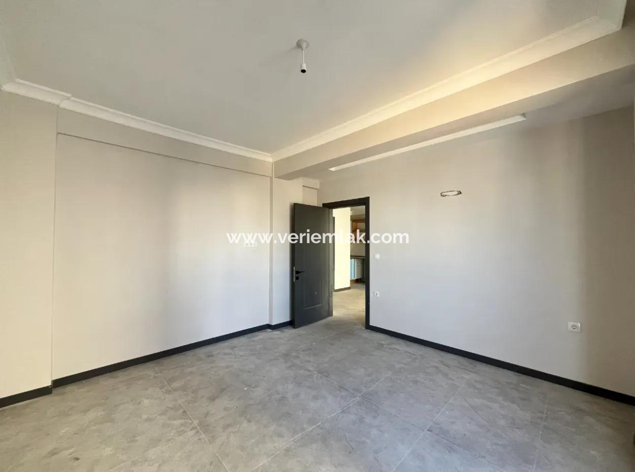 Brand New And Modern Apartment In Seferihisar City Center!