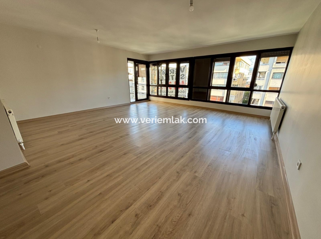 Flat For Sale On Alsancak Poet Eşref Boulevard With Fair View