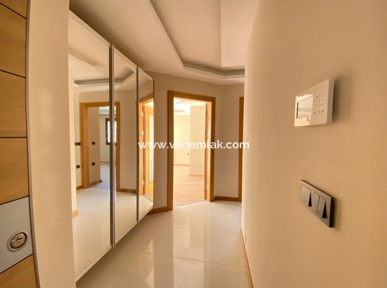 Seferihisar Çolakibrahim Bey Mah. 2 1 Apartment For Rent With En-Suite Bathroom In A Gated Community