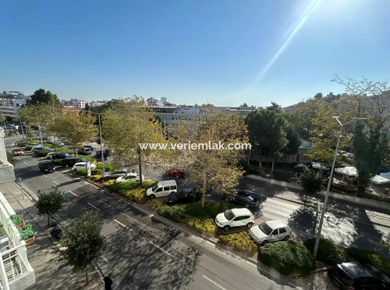 Workplace For Rent In A New Building On Cumhuriyet Boulevard Opposite The Alsancak 9 Eylül Rectorate