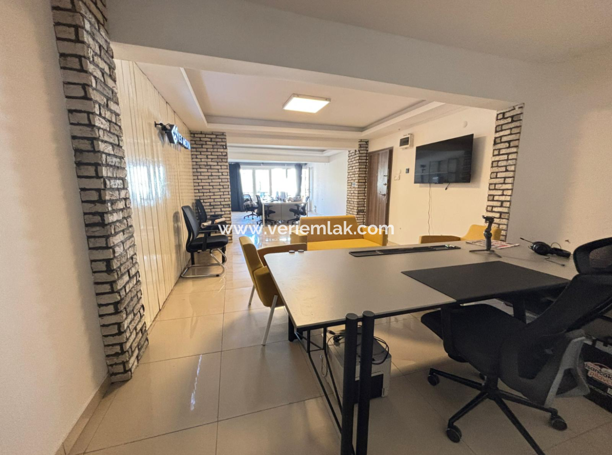 1St Floor Renovated Rental Office/Office On Alsancak Kıbrıs Martyrs Street Above The Warehouse Store