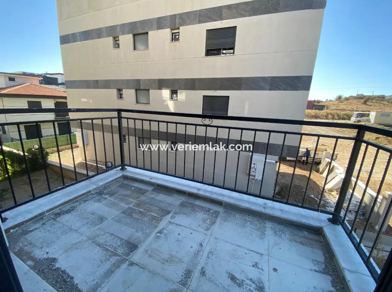 Corner Location 2 1 Apartment With Garden For Sale In Seferihisar Gözsüzler