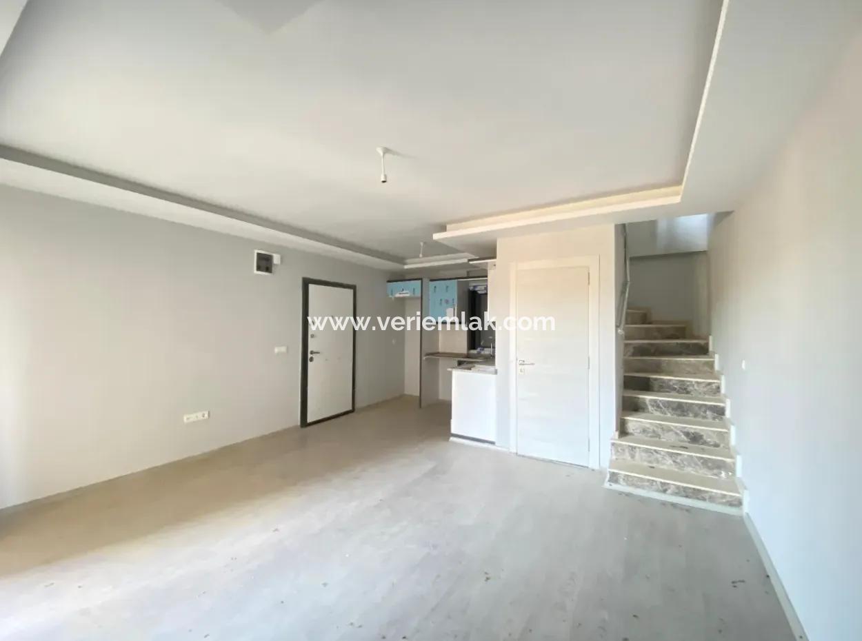 Corner Location 2 1 Apartment With Garden For Sale In Seferihisar Gözsüzler