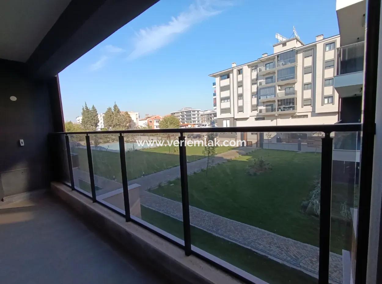 3 1 Mezzanine Spacious Apartment In Seferihisar Camikebir Neighborhood With Garden, Pool And Security!