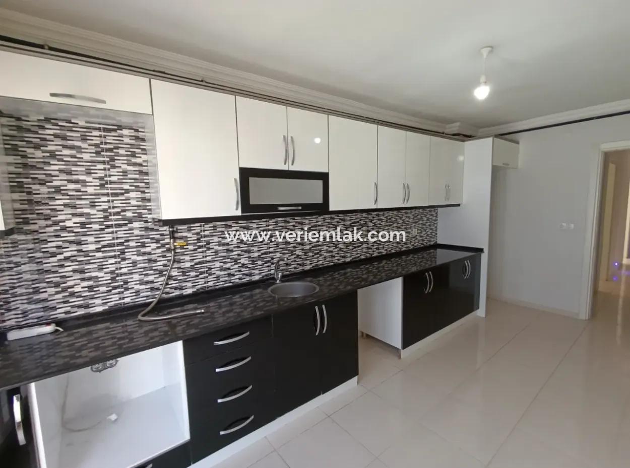 Near Mehmet Izdal Primary School, 3 1 Spacious Apartment For Rent With Balcony