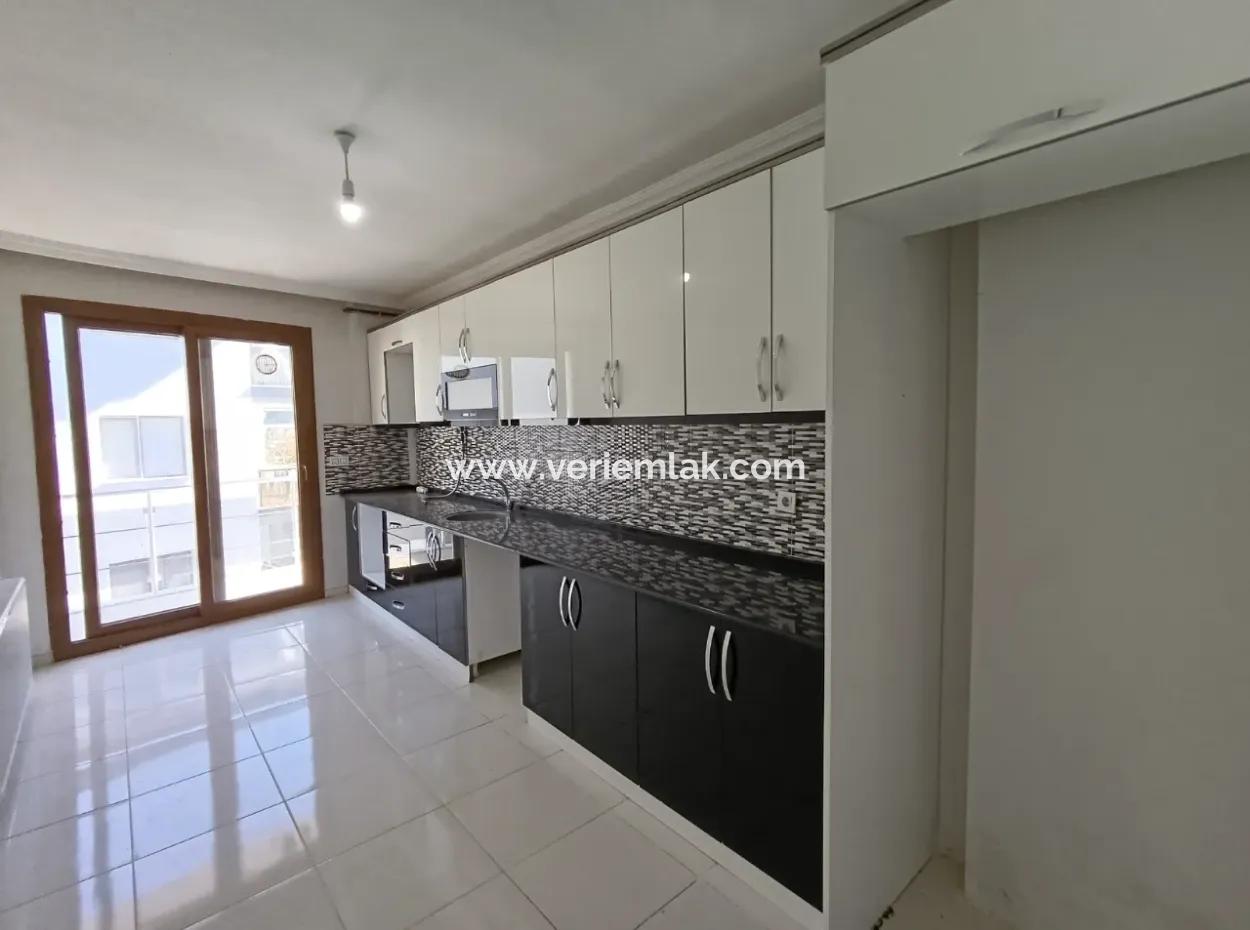 Near Mehmet Izdal Primary School, 3 1 Spacious Apartment For Rent With Balcony