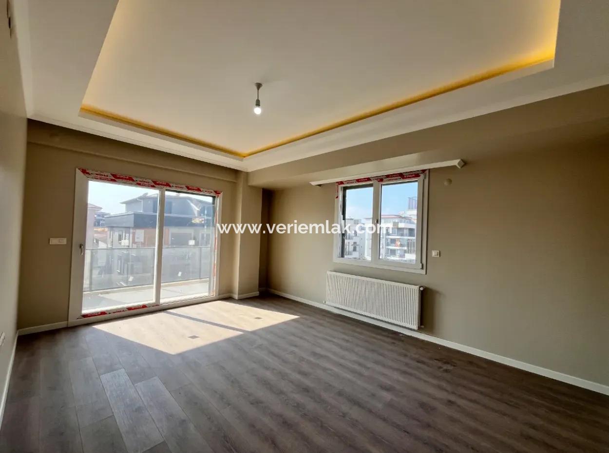 Seferihisar Camiikebir District, Gözsüzler District, Corner Location, Pool Complex In A Brand New 2 1 Apartment!