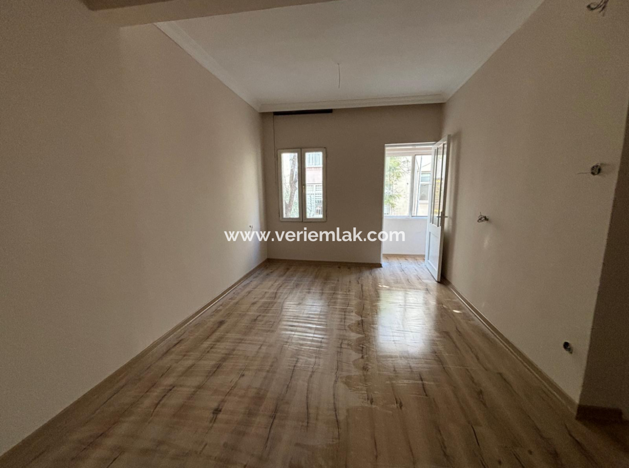 Unmissable Super Apartment For Sale On The 1St Floor Renovated Near Alsancak Poet Eşref Boulevard!