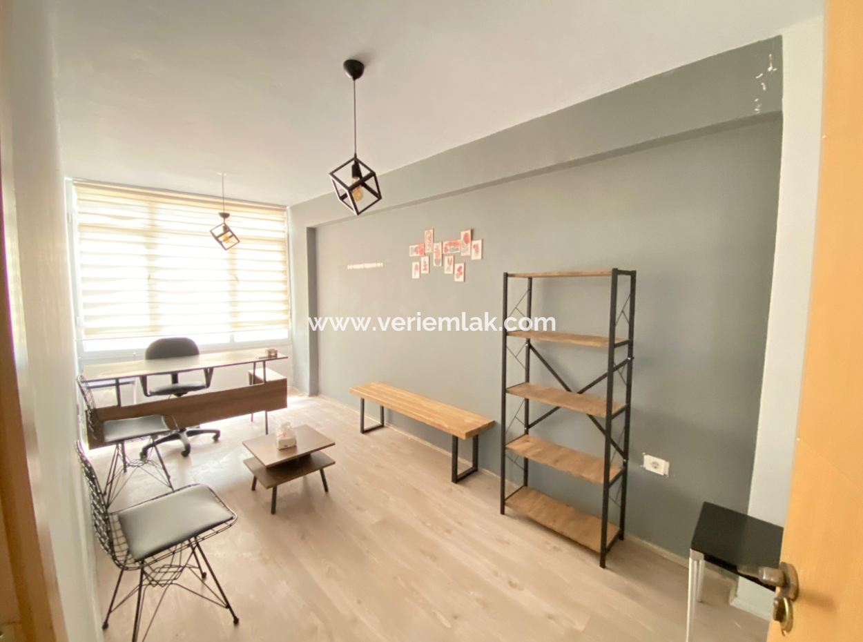 Prestigious Location In Alsancak! Furnished And Cost-Free Office Chance!