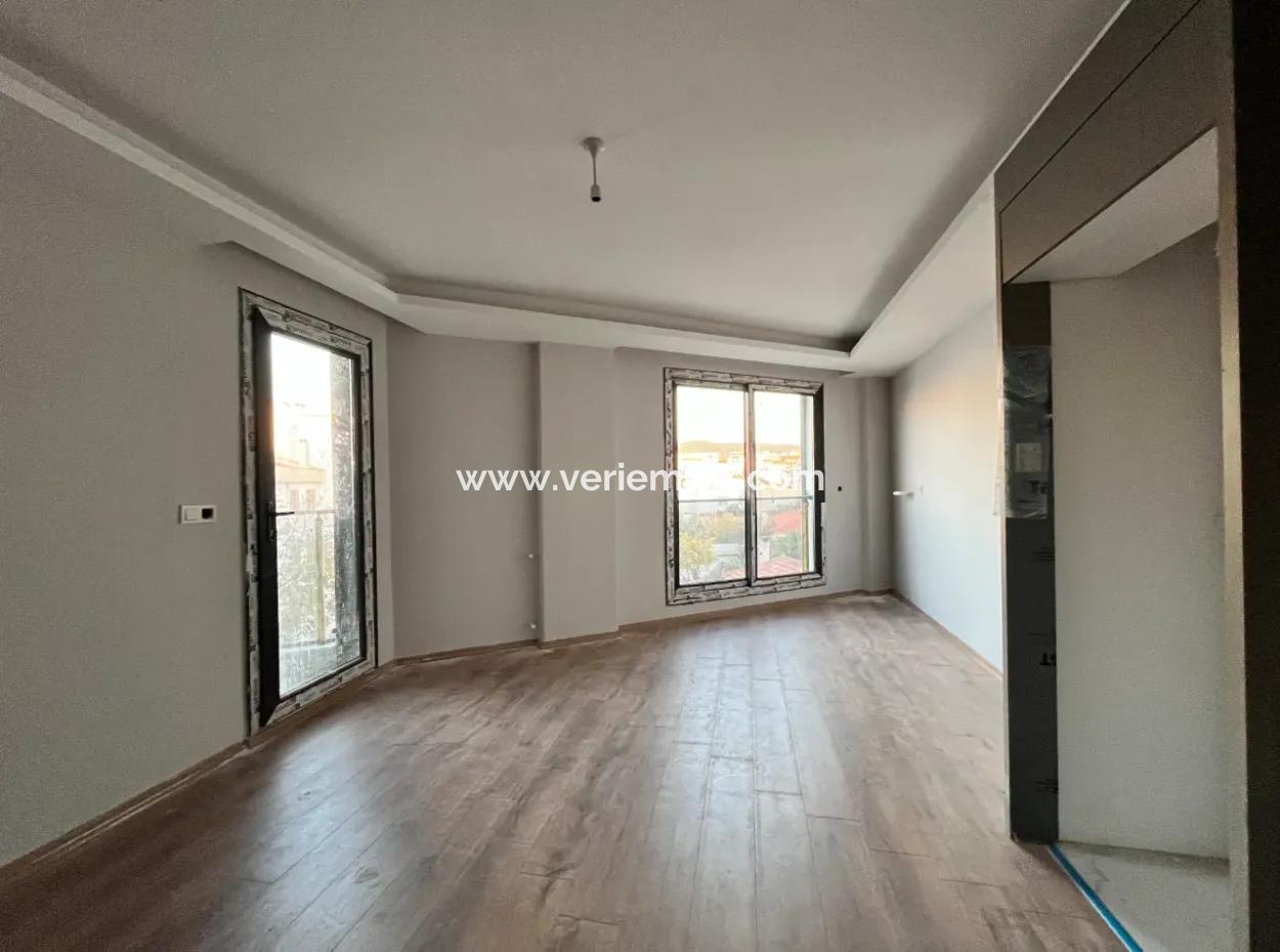 Brand New Apartment In Seferihisar Çolakibrahimbey Neighborhood, Close To The Center Of The Bazaar!