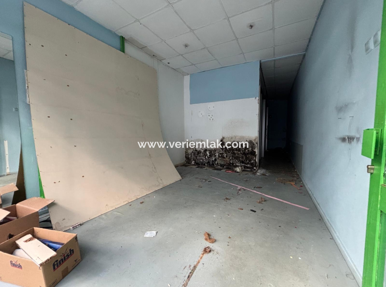 Rental Shop With 30M2 Wc And Automatic Shutters On Alsancak Mahmut Esat Bozkurt Street