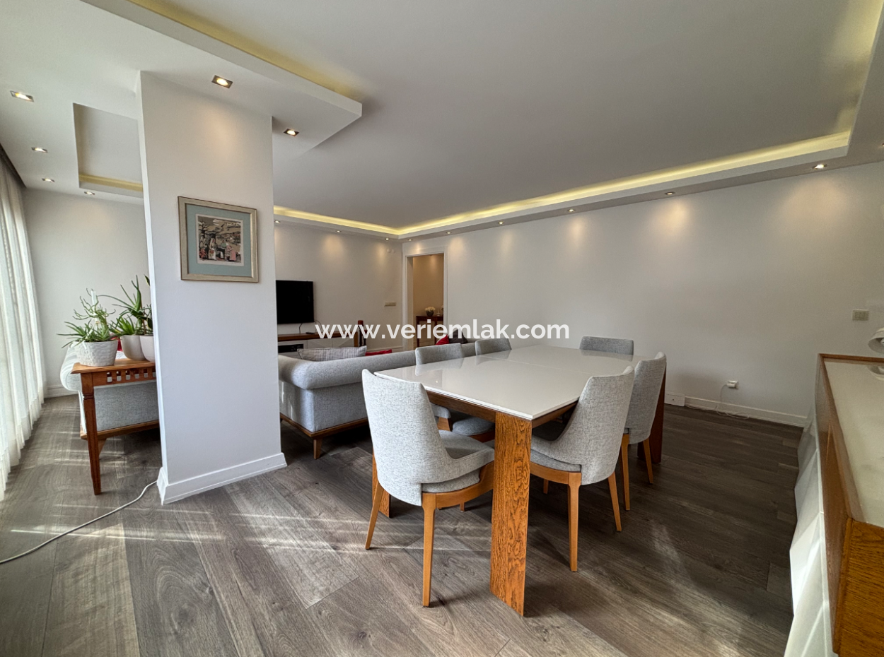 In The Center Of Life In Alsancak, Next To The Tram In Poet Eşref, Renovated 3 1 Apartment For Rent!