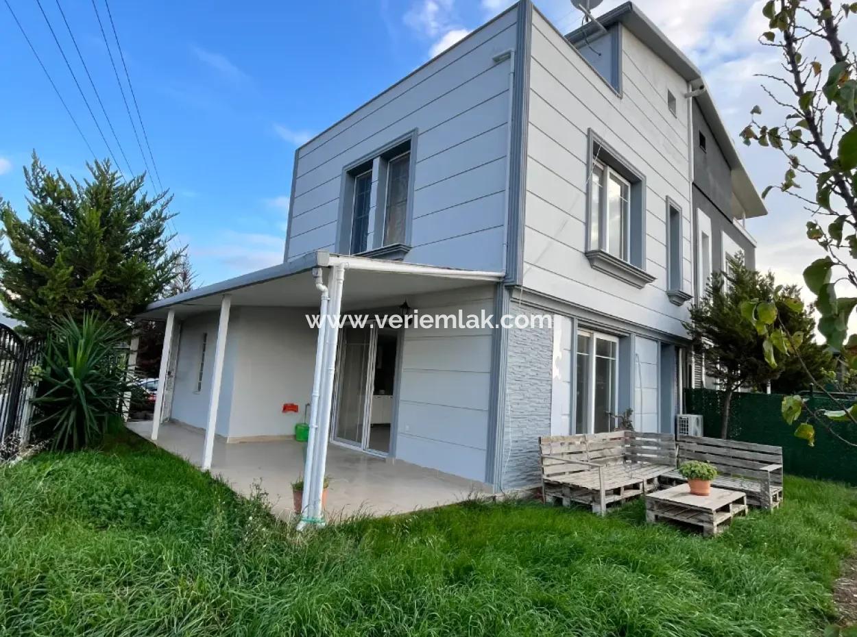 Villa For Sale In Seferihisar Düzce District, Centrally Located, With Large Garden And Terrace