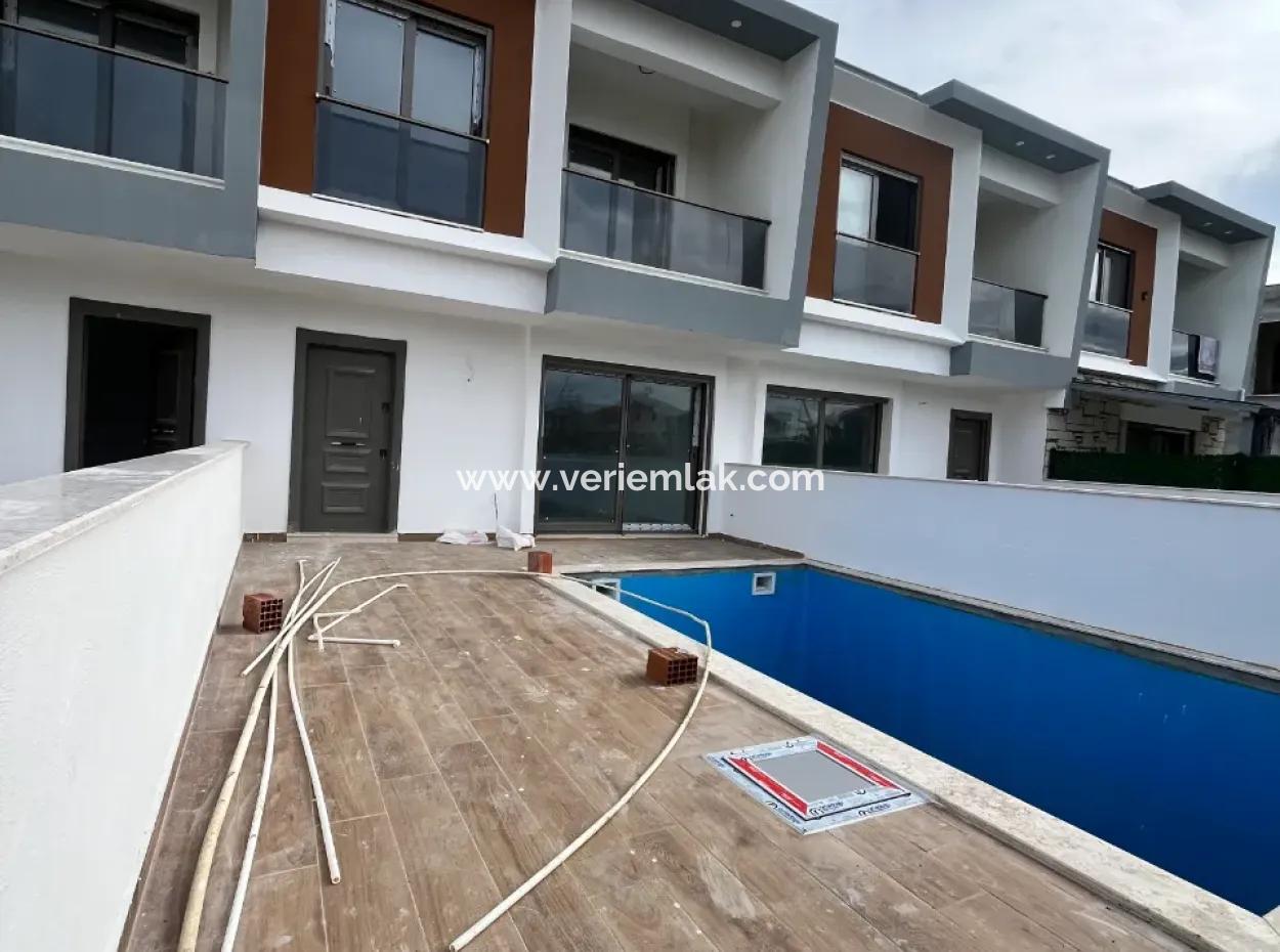 3 In 1 Detached Villa With Pool In Seferihisar Tepecik Neighborhood