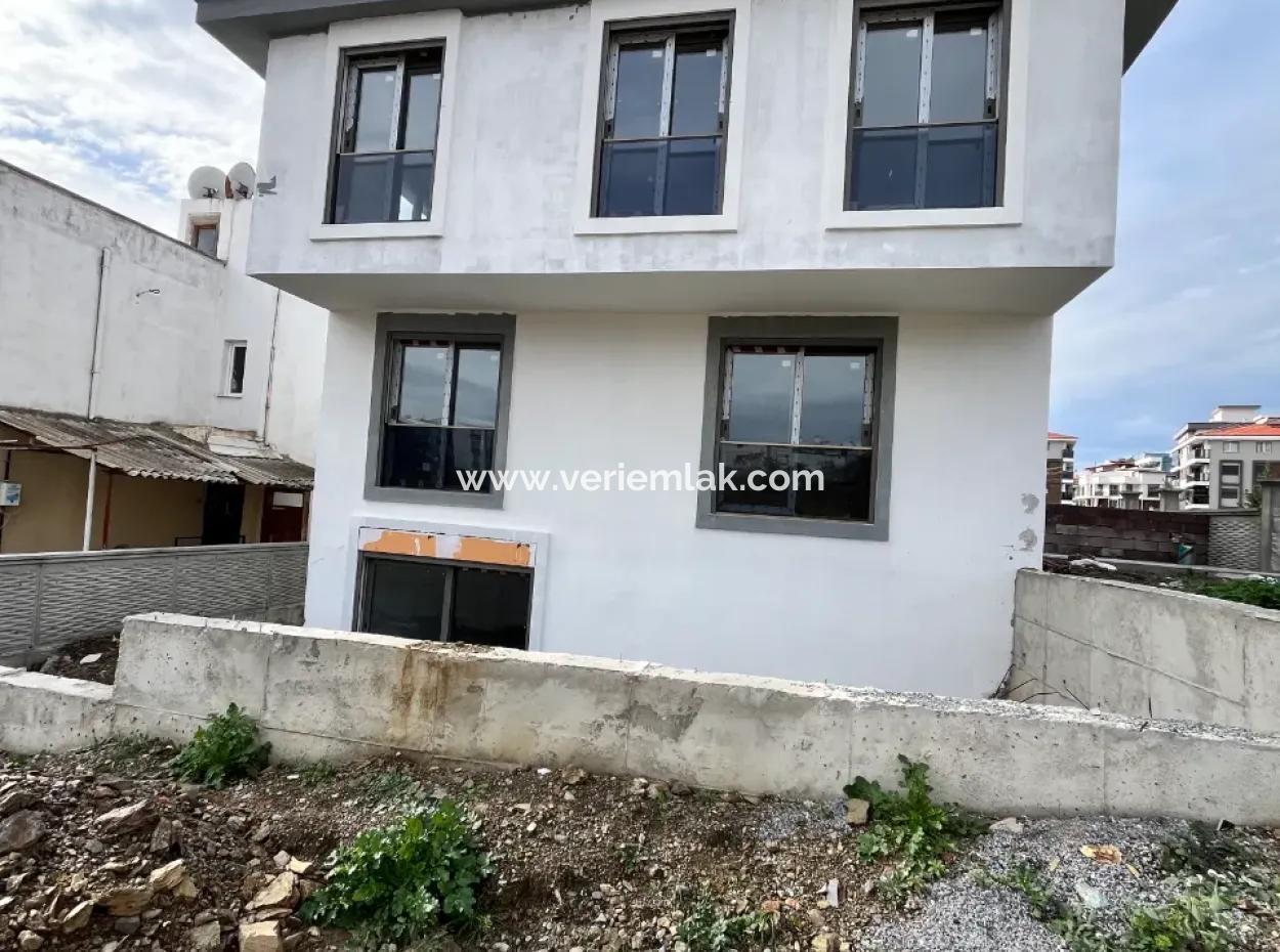 Corner Parcel 4 2 Luxury Villa In Seferihisar Gözsüzler!