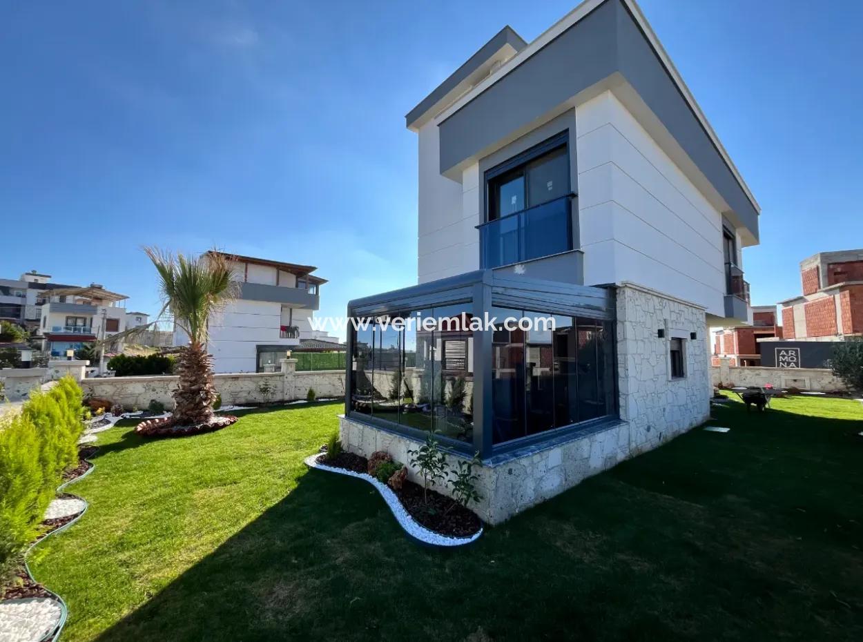 Fully Detached 3 In 1 Modern And Comfortable Duplex Villa In Akarca, Seferihisar