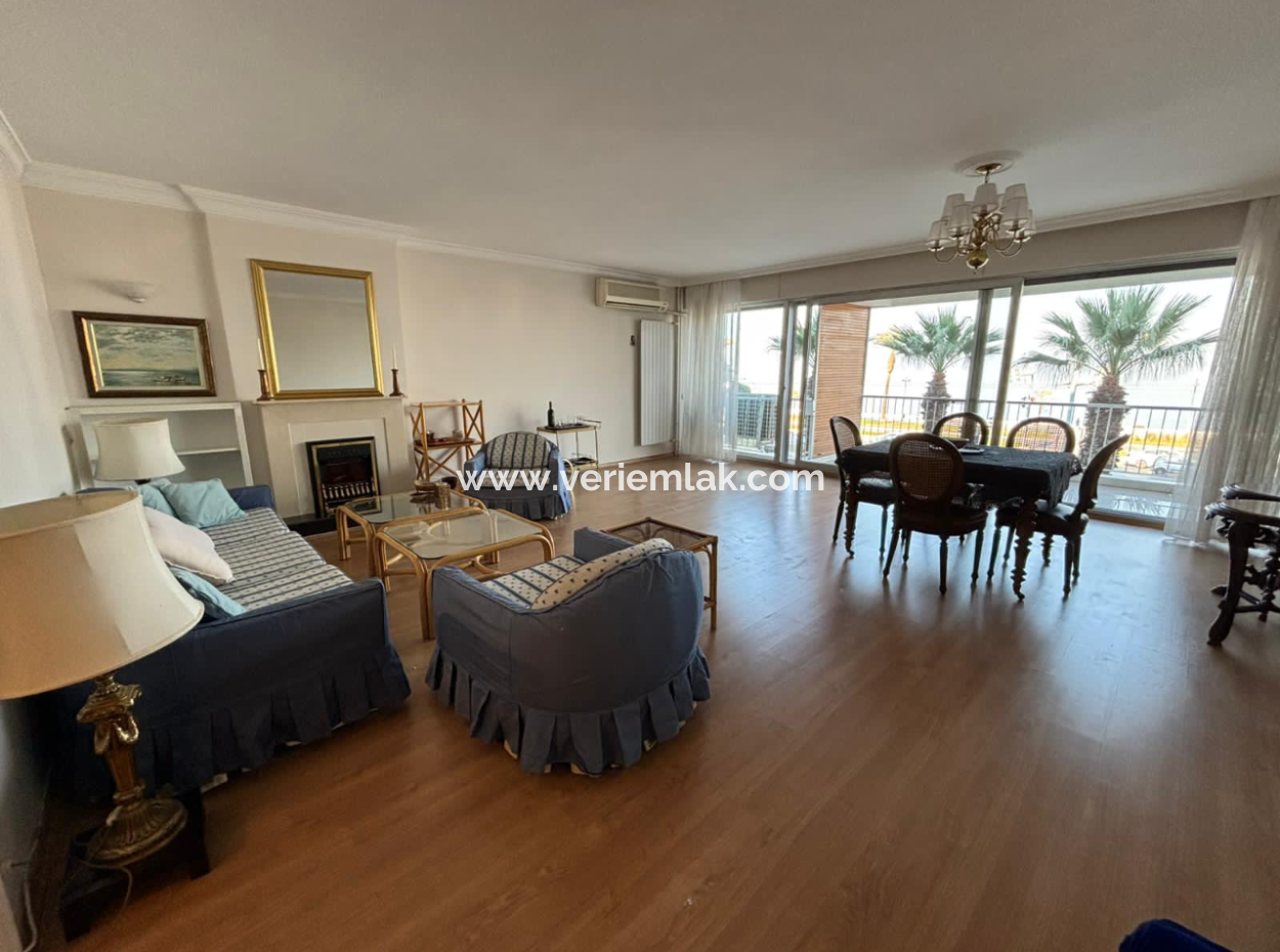 Luxury Mansion Apartment With Sea View And En-Suite Bathroom In Göztepe!