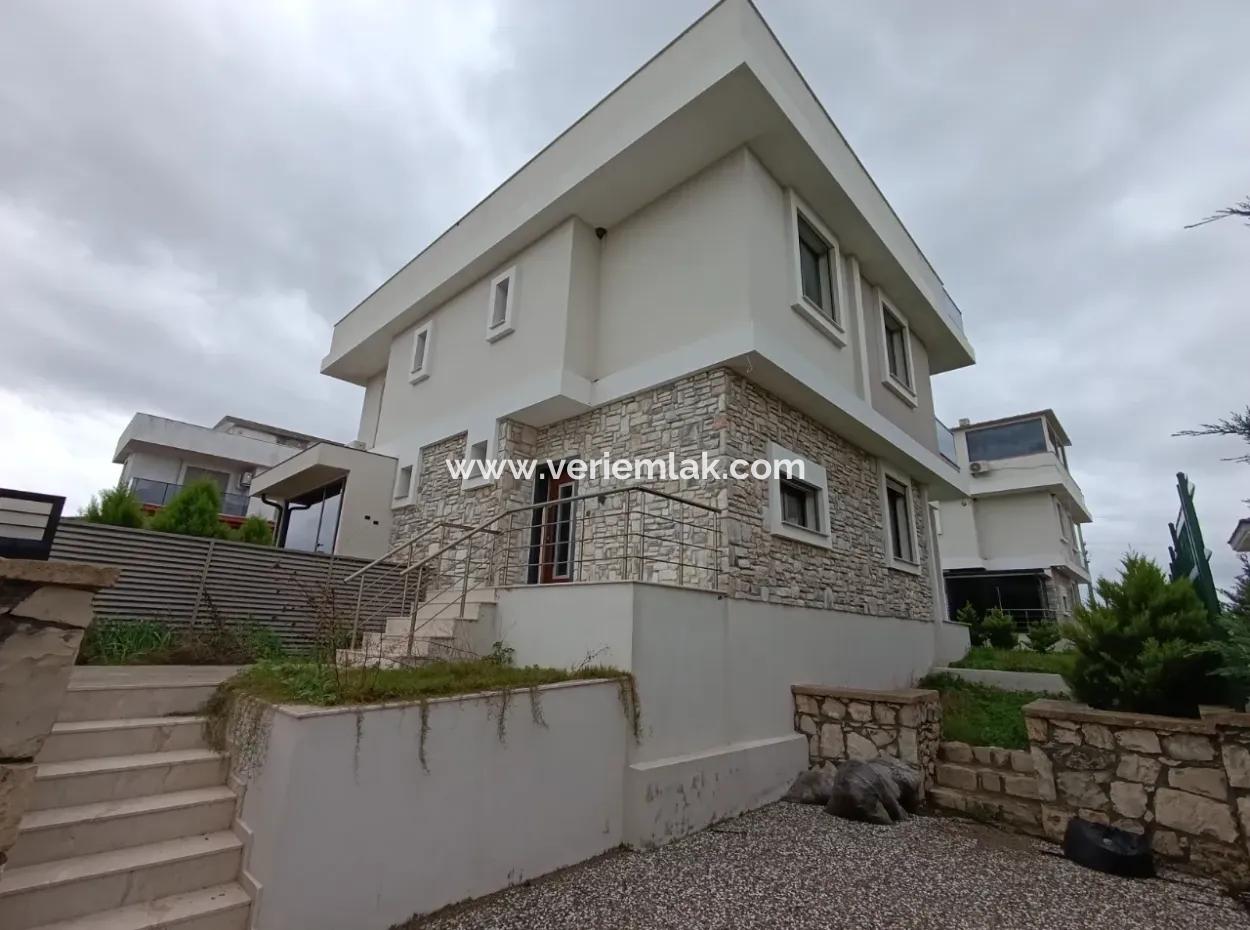 Villa With Fireplace With Sea View In Seferihisar Akarca!