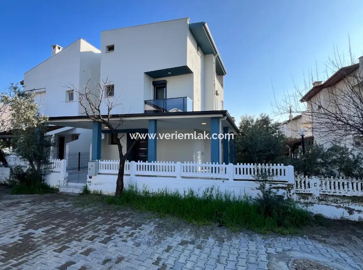 Fully Renovated Triplex Villa Within Walking Distance Of The Sea In Akarca, Seferihisar