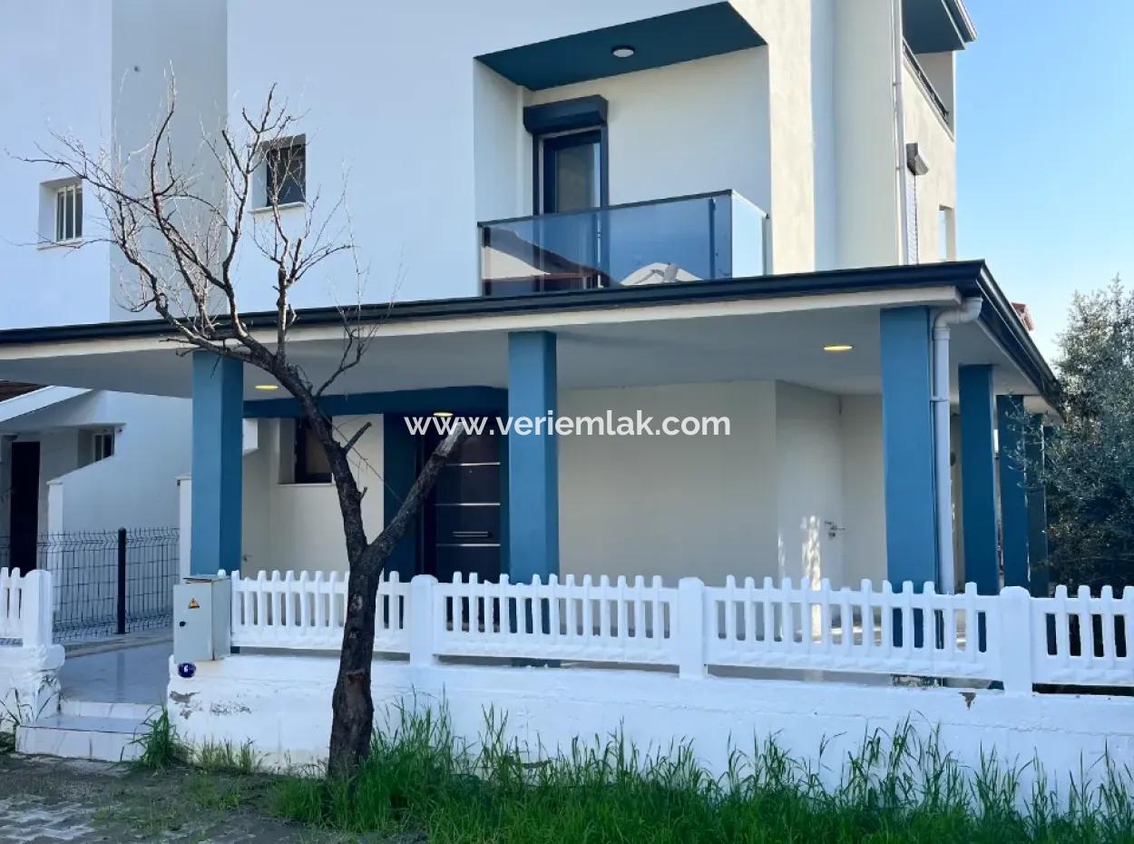 Fully Renovated Triplex Villa Within Walking Distance Of The Sea In Akarca, Seferihisar