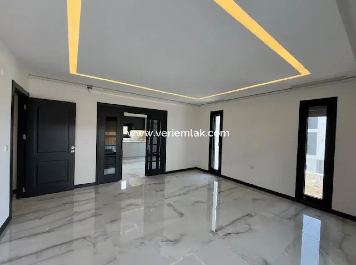 Brand New Apartments With Pool In A Complex In Seferihisar Karakayalar