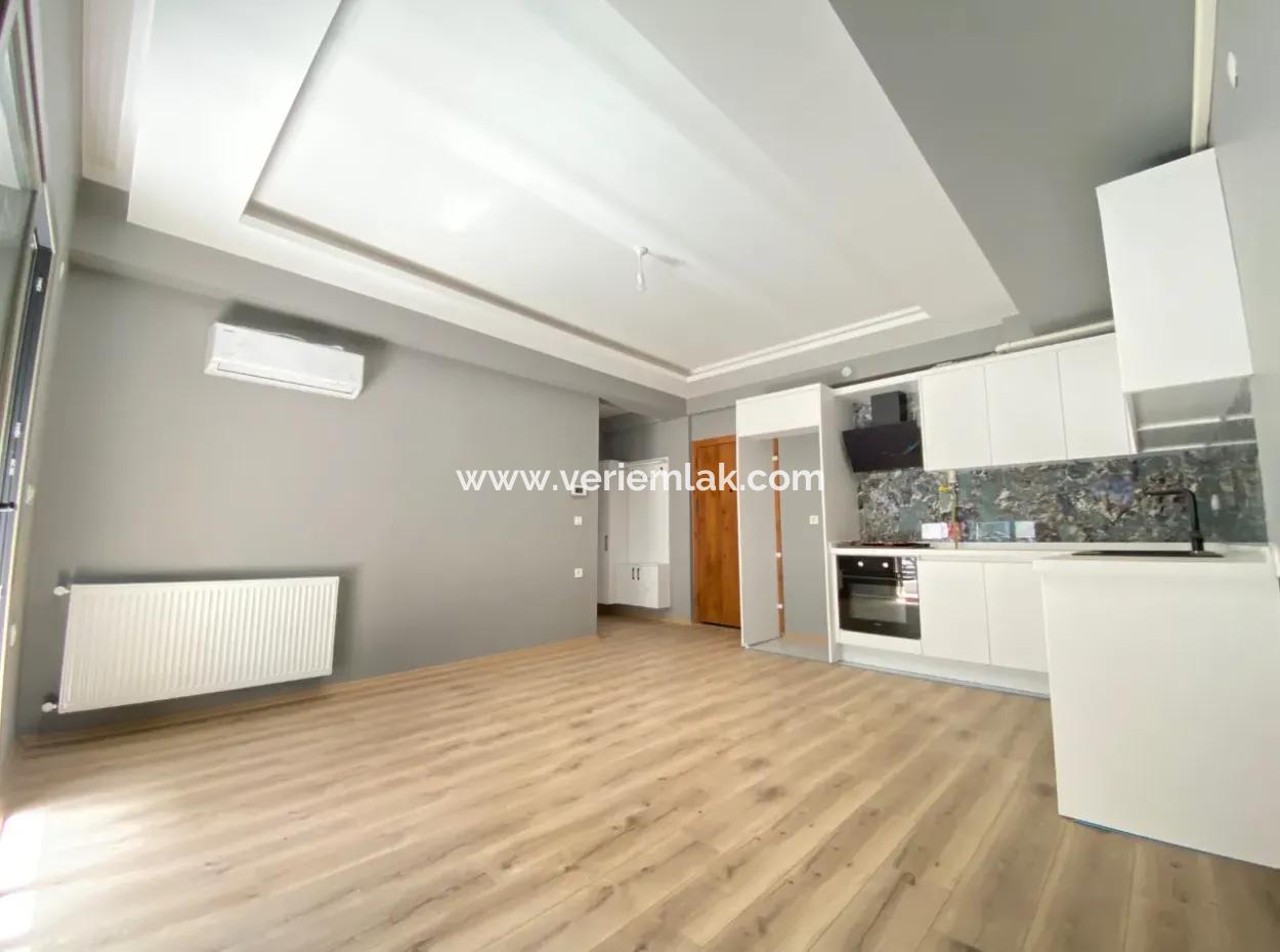 2 1 Apartment For Sale With En-Suite Bathroom In Seferihisar Hidirlik Neighborhood