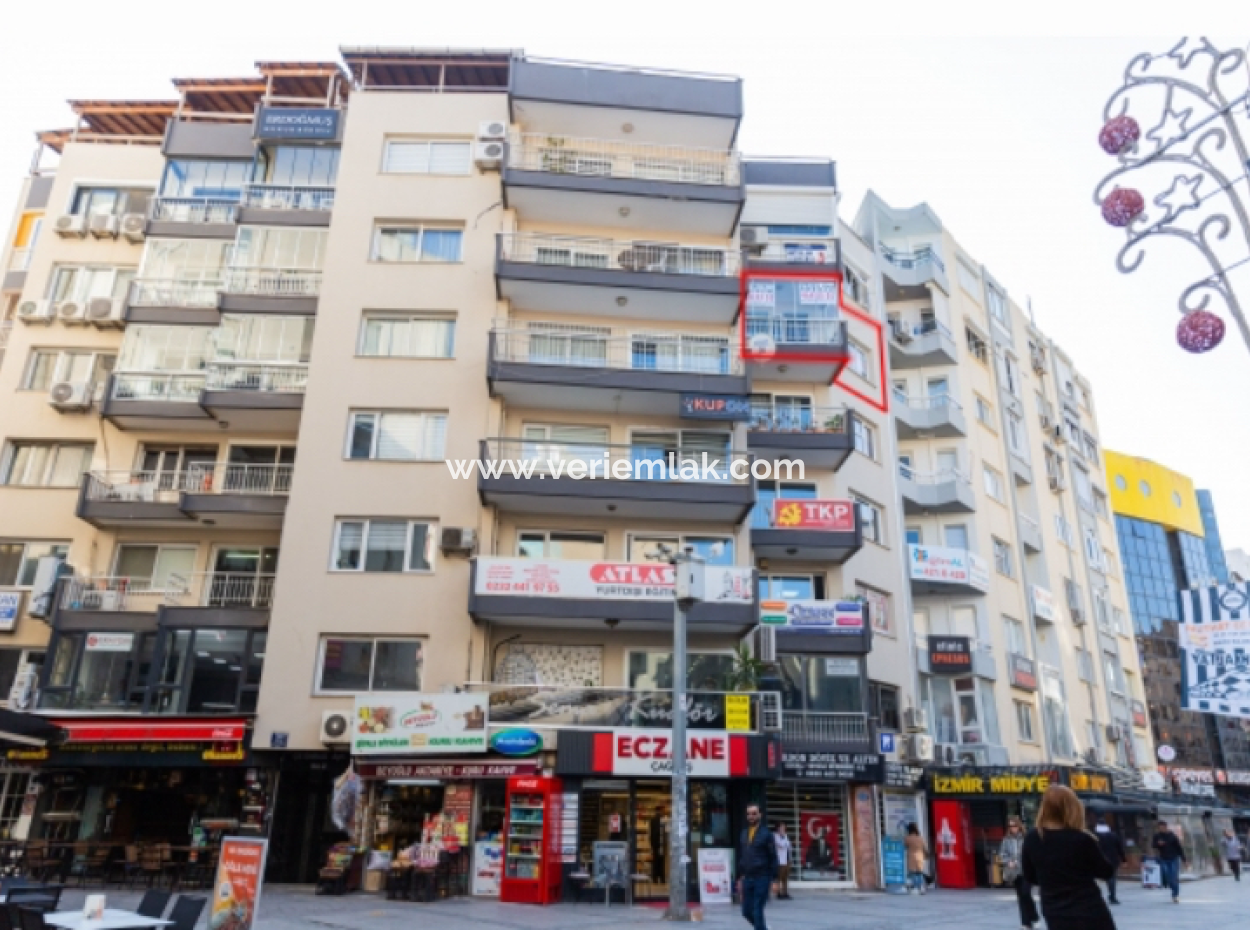 Apartment For Sale In Alsancak In Renovated Free Condition