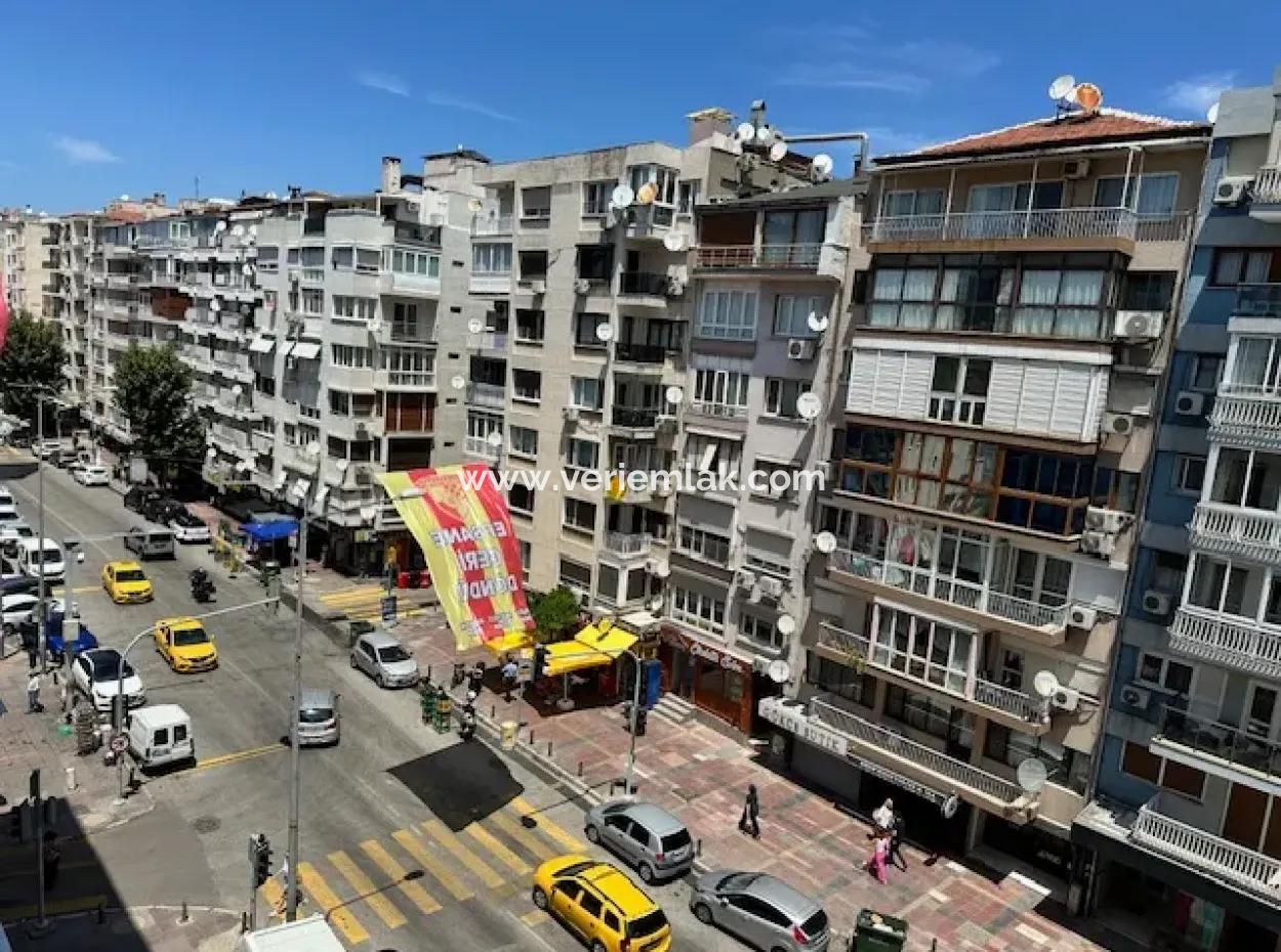 Spacious With Fully Renovated Mezrat Elevator On The Street In Güzelyali