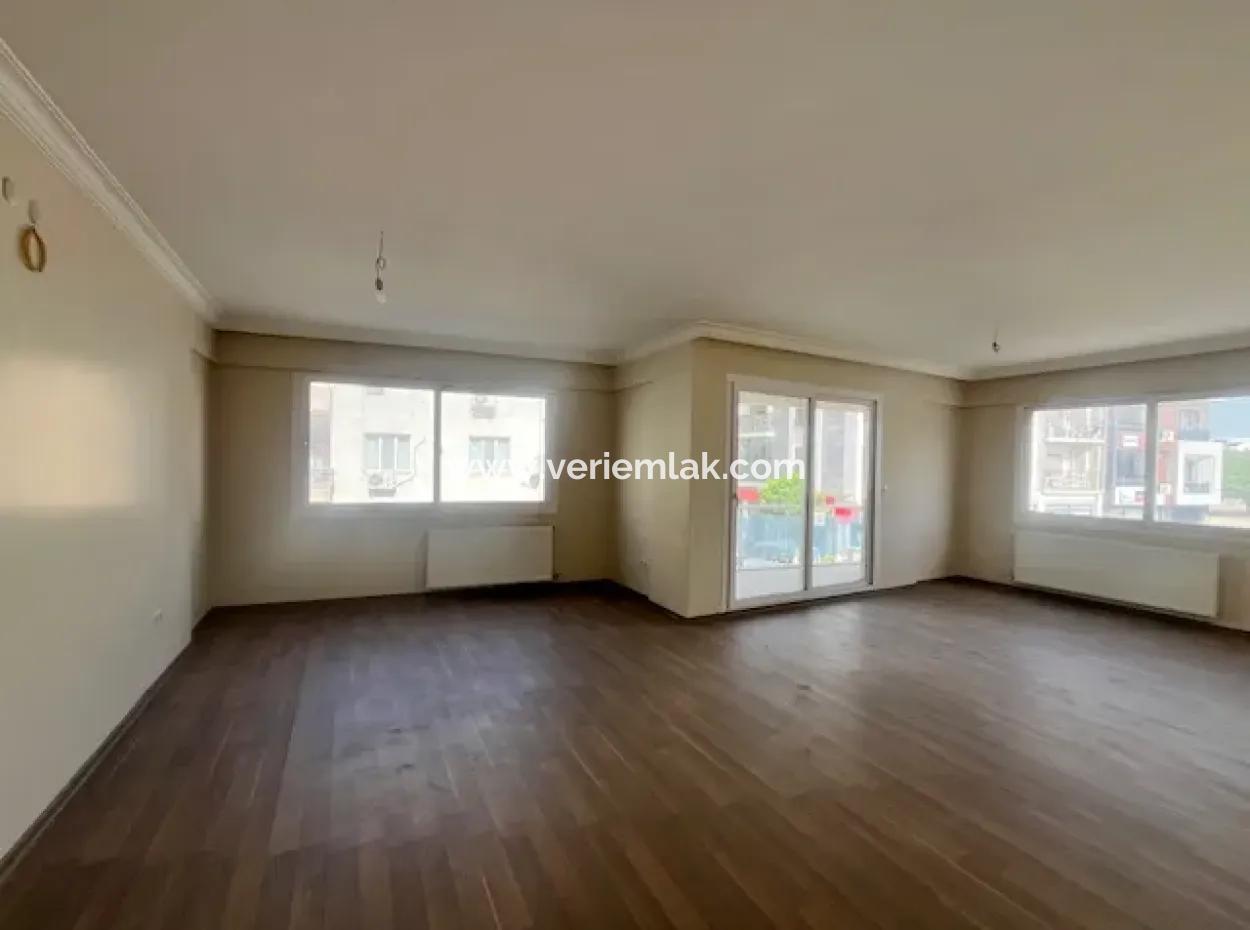 Near Seferihisar Courthouse, Corner Location, 175M2, Apartment For Sale With Closed Kitchen