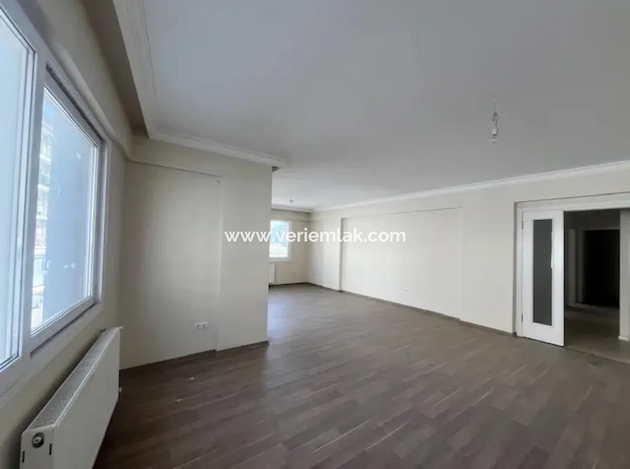 Near Seferihisar Courthouse, Corner Location, 175M2, Apartment For Sale With Closed Kitchen