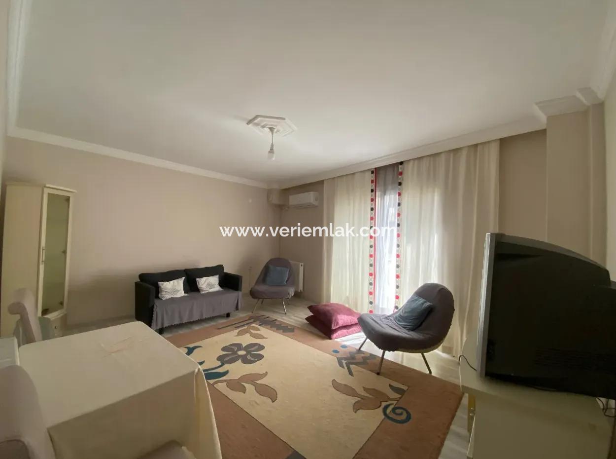 Apartment For Sale In Seferihisar Camikebir Neighborhood, 2 Rooms 1 Living Room, Closed Kitchen